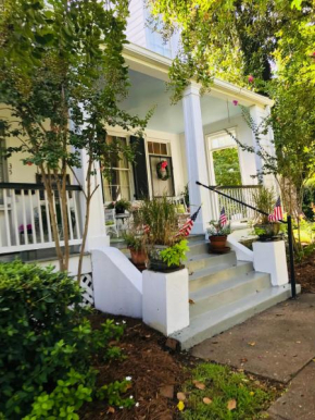 Отель Magnolia Cottage Bed and Breakfast  Натчез